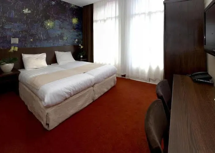 Gogh Hotel 3*